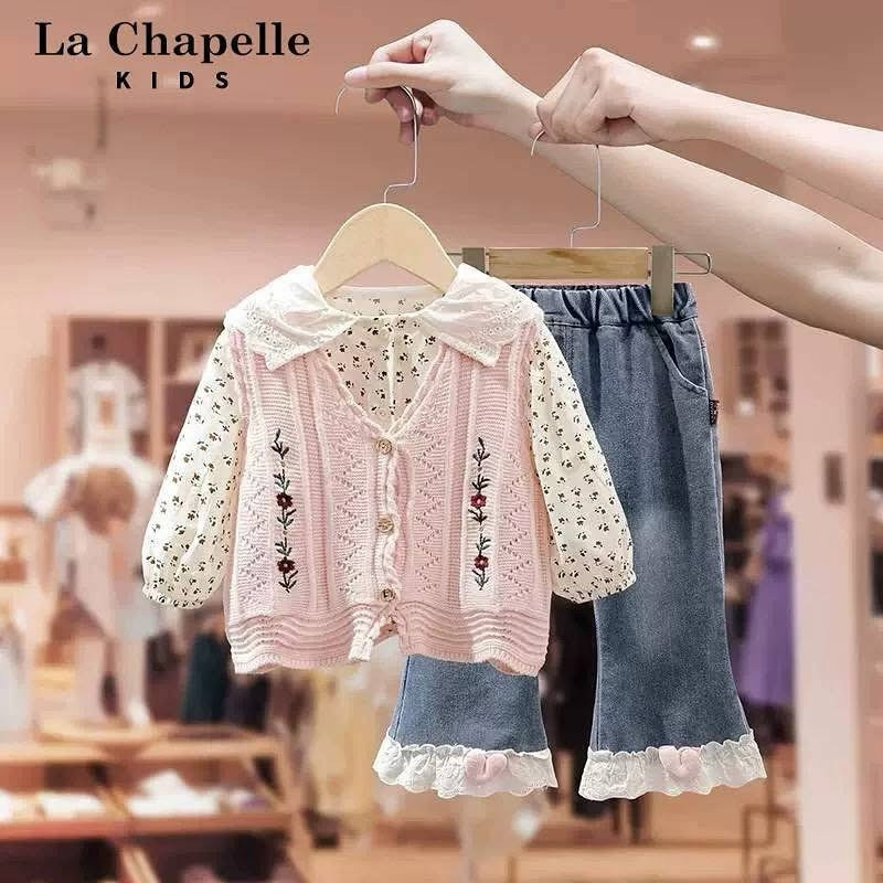 طقم بناتي بهاري 3قطع كوالتي عالي قياس من 3سنه لل6سنه العنوان بابل الحصوه واتساب ***********راذط التيك توك https://www.tiktok.com/@atfalstael123?_r=1&_t=ZS-93npUWs4x7t رابط الانستا https://www.instagram.com/atfal_stayl?igsh=bncwaGVrNWkwZnUx&utm_source=qr
