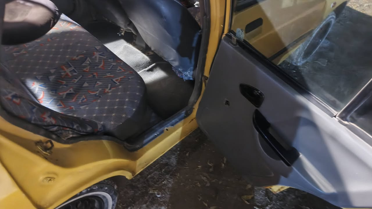 السلام عليكم من رخصت مدير الگروب
سايبه 2015 السياره حلوه المكينه بيهة خيط بخار بس ما تنقص والبخار من قبق المحرك الگير النمره الأول بيهة خلل مرات تجي بسهولة ومرات متجي 
السياره شواصيهة معمره تعميرهن حلو 
فقط المكان التگعد بي الطبله جهت السايق خايس يرادله سمكره وحداديتهة 60/100
كهربائيات كلهة شغاله الگيجات شغاله 
السياره قبل فتره نفضت كهربائياتهة 
بقت شغله وحده بيهة مرات بل نمره الثانيه تختنگ والسبب من المجاول 
راعيهة موجود شوكت ميعجبك يحولك 
مشروع وطني ورقمهة مميز 
والسنويه تسقط بشهر ال 3 
مكاني كربلاء 
***********
السعر 30 وبيهة مجال 
ترهم مراوس بأقل معه الفرق 
والسوگ كلشي بي
