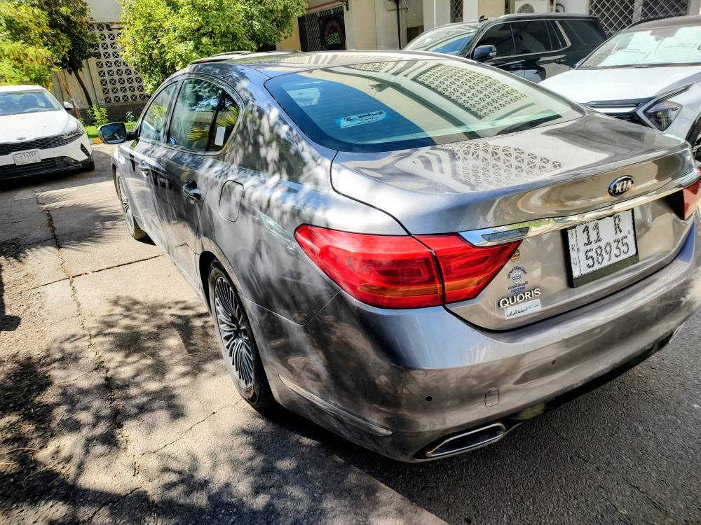 كيا كوريس2013 خليجي فئه اولى VIP
محرك 3800 V6
گير 8 نمر كوبرا
جكات السياره شغاله ١٠٠% 
كل الابواب شفط 
الجنطه شفط
بصمه اربع ابواب
ستيرن كهرباء متحرك
ذاكره خزن كشن السائق والستيرن
دبل جام لعزل الصوت والحراره
رادار كل الجهات مع تحذير المنطقه العمياء 
لايتات لد ١٦ عدسه زنون ومتحرك 
زراك لايت
اكياس هواء كهرباء للراحه في كشن السائق والكشنات الخلفيه
بروجكترات لد 
كشنات جلد (النابا) افخم انواع الجلود لون بيجي
جكات تصعد وتنزل السياره
مري شفط وقلاب عالبگ لرؤيه اوضح
مرايات تعتيم للاضاءة العاليه وهيتر 
قماره شامواه فاخر 
كامرات عدد ٤ رؤيه محيطيه 360 درجه والخلفيه دواره مع الستيرن
حساسات امامي خلفي
فتحه سقف
كشنات جلد تدفئه وتبريد امامي خلفي
كشنات كهرباء امامي خلفي
شاشات عدد 3
تحكم ماوس امامي خلفي
الكشنات الخلفيه VIP 
تبريد 3 قطع
حساس مناخ اوتو يتحكم بفتح وغلق الهواء الخارجي حسب نقاوه الجو 
بردات بلادي
ايرباكات عدد 9
سماعات شركه لكسكون 14 سماعه
دمام عدد ٢ امامي خلفي
تحديد مسار
شاشه عرض معلومات عالجامه الاماميه 
العينه شاشه وامكانيه تغيير شكل العدادات حسب الرغبه
هاند بريك بصمه كهرباء
نضام اوتو هولد
انضمه قياده عدد 4 عادي وايكو وسبورت وثلج
نضام مانع انزلاق ABS
نضام تراكشن كونترول 
نضام حزام امان كهربائي
مثبت سرعه ورادار تفاعلى 
 بيهة صبغ جاملغ امامي ايمن رش فقط
مكاني بغداد حي العامل 
*********** بغداد, العراق
