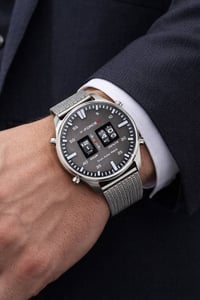 ماركة X‑Force • توقيت عالمي • قطر 43 مم