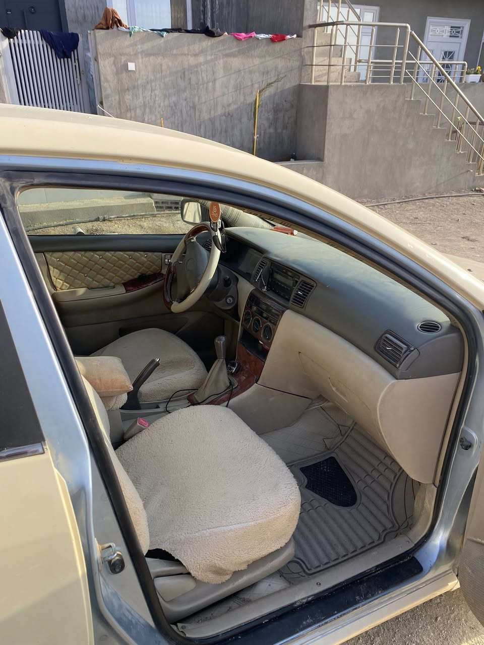 تەکسی کرۆلا
مۆدیل ٢٠٠٦
سەنەوی تازەیە تا مانگی ٥ی ٢٠٢٧
دەعمی نییە تەنها پۆڵیش و قەڵەمکارییەکی پێویستە 
تایە و پاتری تازەیە
گێڕ و مەکینەی بەشەرتی ١٠ فیتەر،مەکینەی لۆکی لەسەرە بە خۆم گۆڕیومە و بەشەرتی ئەوە ئەیفرۆشم ٧هەزار لەسەری بڕۆیت ڕۆن کەم نەکات، نزئکی ٢ ساڵە لای خۆمە و سەیارەی مەعرەز نییە.
ساردی و گەرمی بەشەرت کۆمپرێسەری ئەوروپی دەرەجەیەکم خستۆتە سەری تەنها غازی ئەوێت بە شەرت.
بە شەرتی تەحویل و غەرامە و بڕاوە.
لە سلیمانیم نرخیشی ٩٢ گەڵا و معامەلەیەکی برایانەیە.
***********
