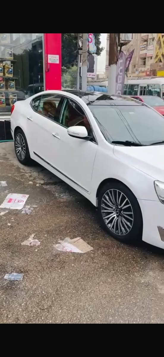 كيا كدنزا ٢٠١٤ للبيع حي الجامعه بغداد ***********
