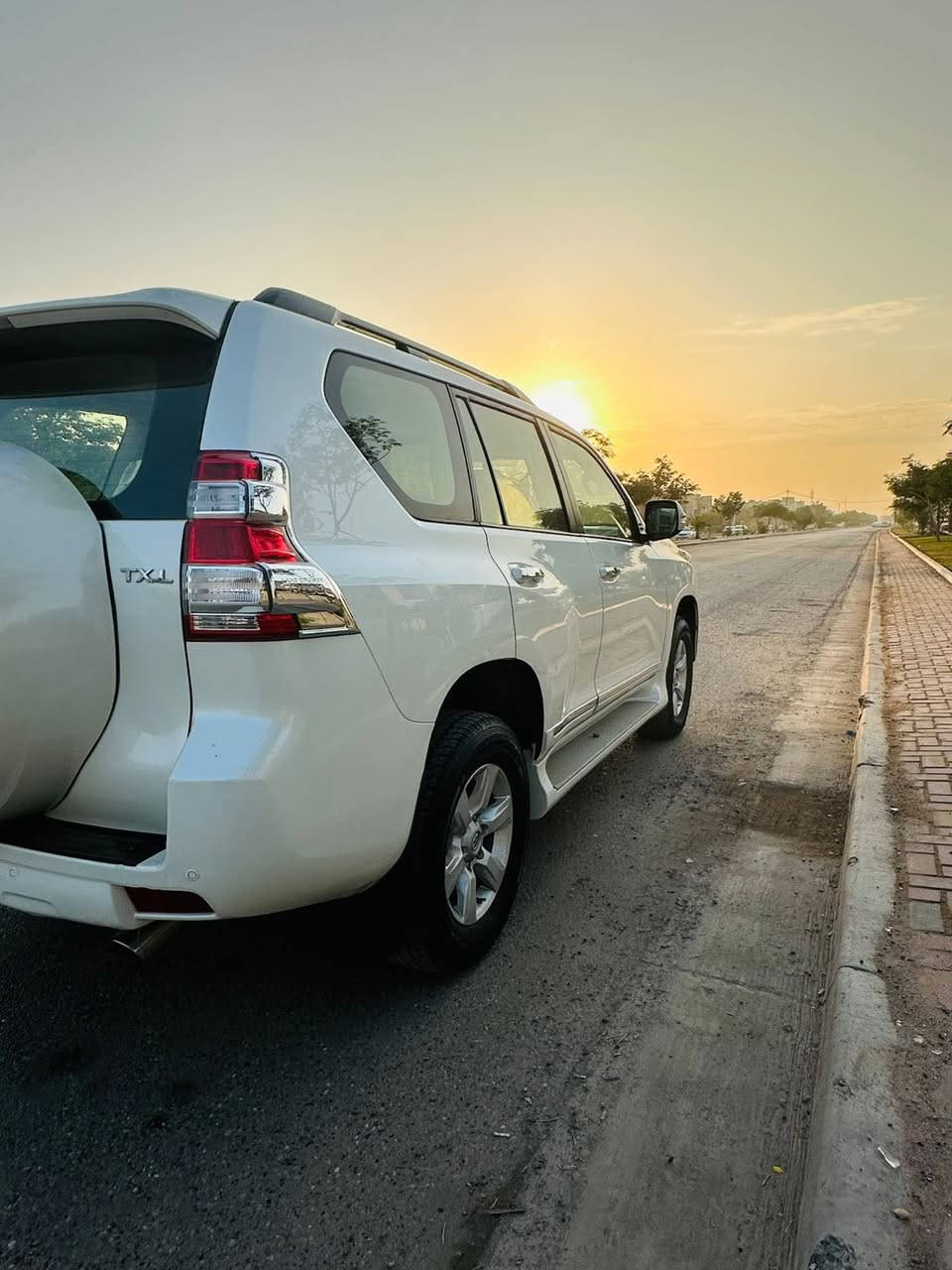 السلام عليكم
برادو 2015 TXL ساز اصل 
  
مكينة 6 سلندر 
كراسي  كهرباء فول تحكمات   مري كهرباء 
شاشة  كامرة  حساس
فتحة   ثلاجة زراك لايت 
وبعد هواي مواصفات البرادو  المعروف ال TXL 

رقم بغداد انكليزي الدولي الجديد بأسمي تحويل ثاني يوم 
السيارة جديدة وعلى ايدي مكفولة كفالة عامة عدا بارد قليل 
السعر 330 وبيها مجال قليل  للاستفسار الاتصال على الرقم

***********

ما متواجد عالفيس

مكان السيارة  حي الجهاد /اربع شوارع
