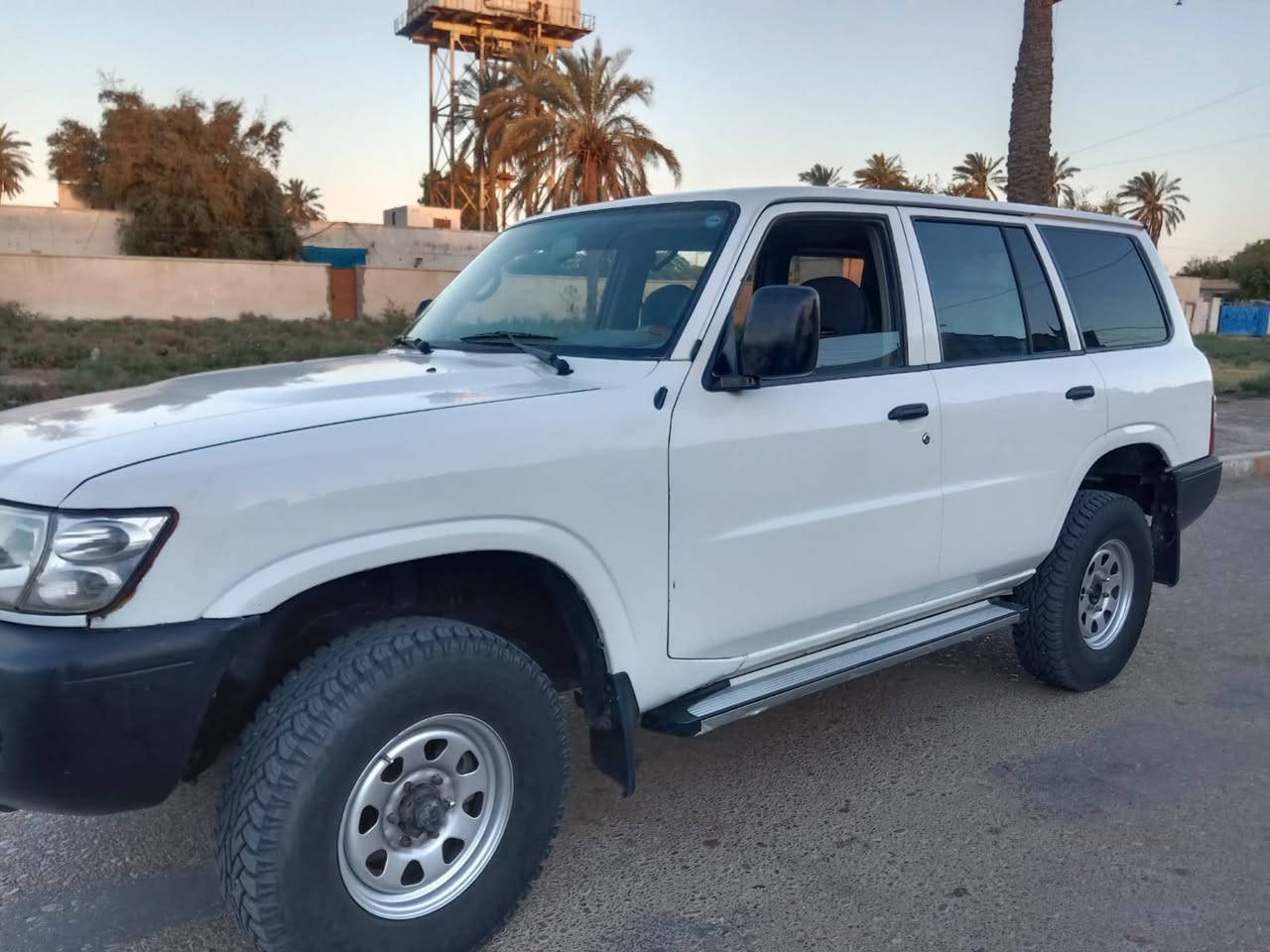 سلام عليكم نيسان باترول 2003 سنويه جديده بسمي  تريد تحويل تريد وكاله تخم تاير جديد حداديه جديده داخل ابيض سياره جاهزه ماناقصه شي اني مكلف بل نشر هاذ رقم راعيه وتصل وستفسر اكثر ***********
