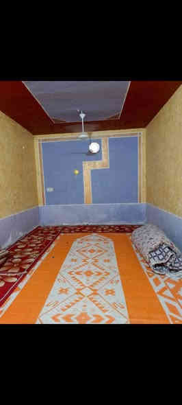 سلام عليكم بيت زراعي مساحه 350 يتكون من غرف العدد 3ثنين داخليات وحده خارجيه ودوانيه وصالات ثنين ومطبخ وصحيات منفرده ستاره مابي  مااء ومجاري وكهرباء  مكان ناصريه نزله لبوابه القديمه حولي جديد خلف حسينيه ال مرتضى  سعر 50بي مجال
 الانتصال على صاحب البيت ***********0
***********
