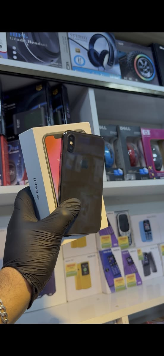 ايفون x ذاكره 256 جهاز كله نورمال ممفتوح بطاريه ٨١ جهاز كامل وياه كارتون عنواني بابل حله حي الامام ***********
