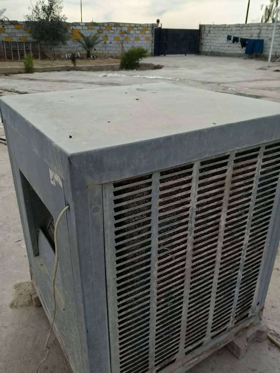 براد درجة اولة شغال مبردة من قديم شغالة درجة اولة.   ميز محل
براد  ١٠٠بي مجال 

مبردة ٧٥ بيها طكة 

ميز.  ٦٠ بي مجال

مكلف بل نشر اتصل على صاحب الغراض 

***********
