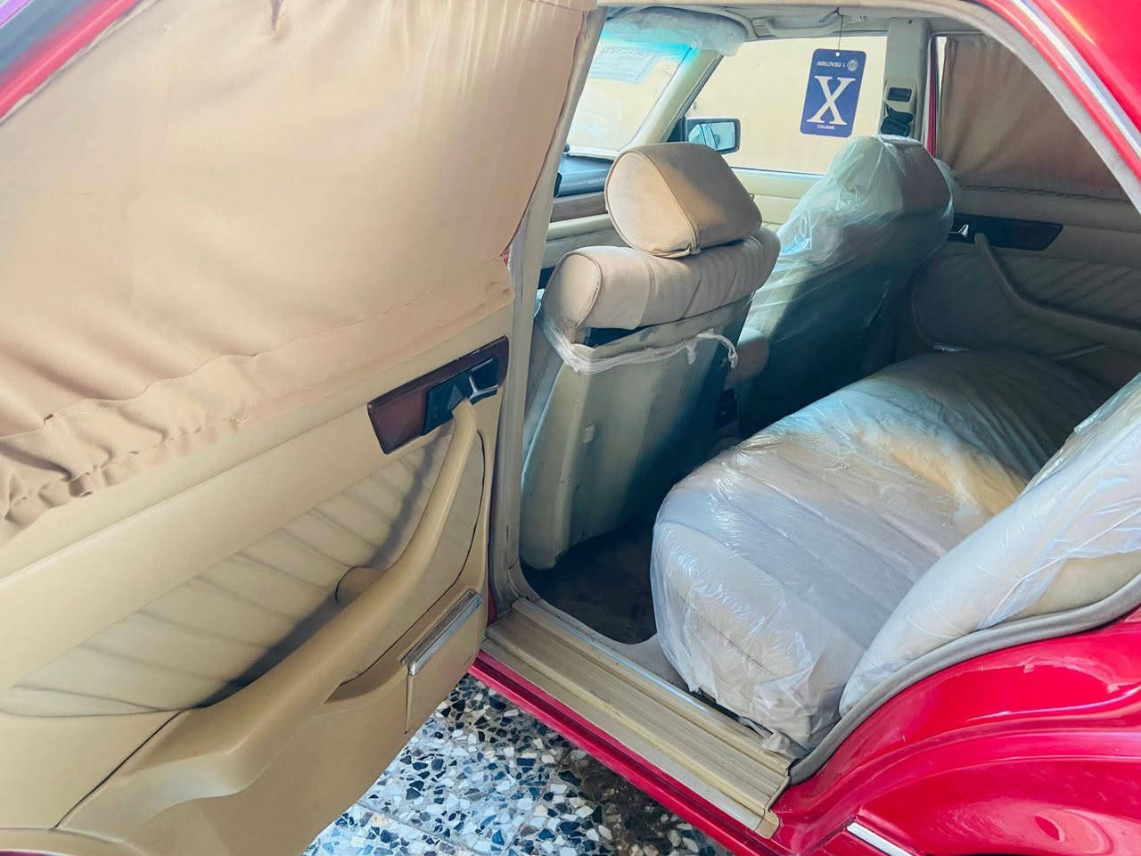 السلام عليكم للبيع مارسيدس بنز السياره كلها على البلاد صبغ بس خارج للجماليه محرك لوك كير لوك سليت اريل كهربا السعر ٧٥
اتصل على الرقم ***********
