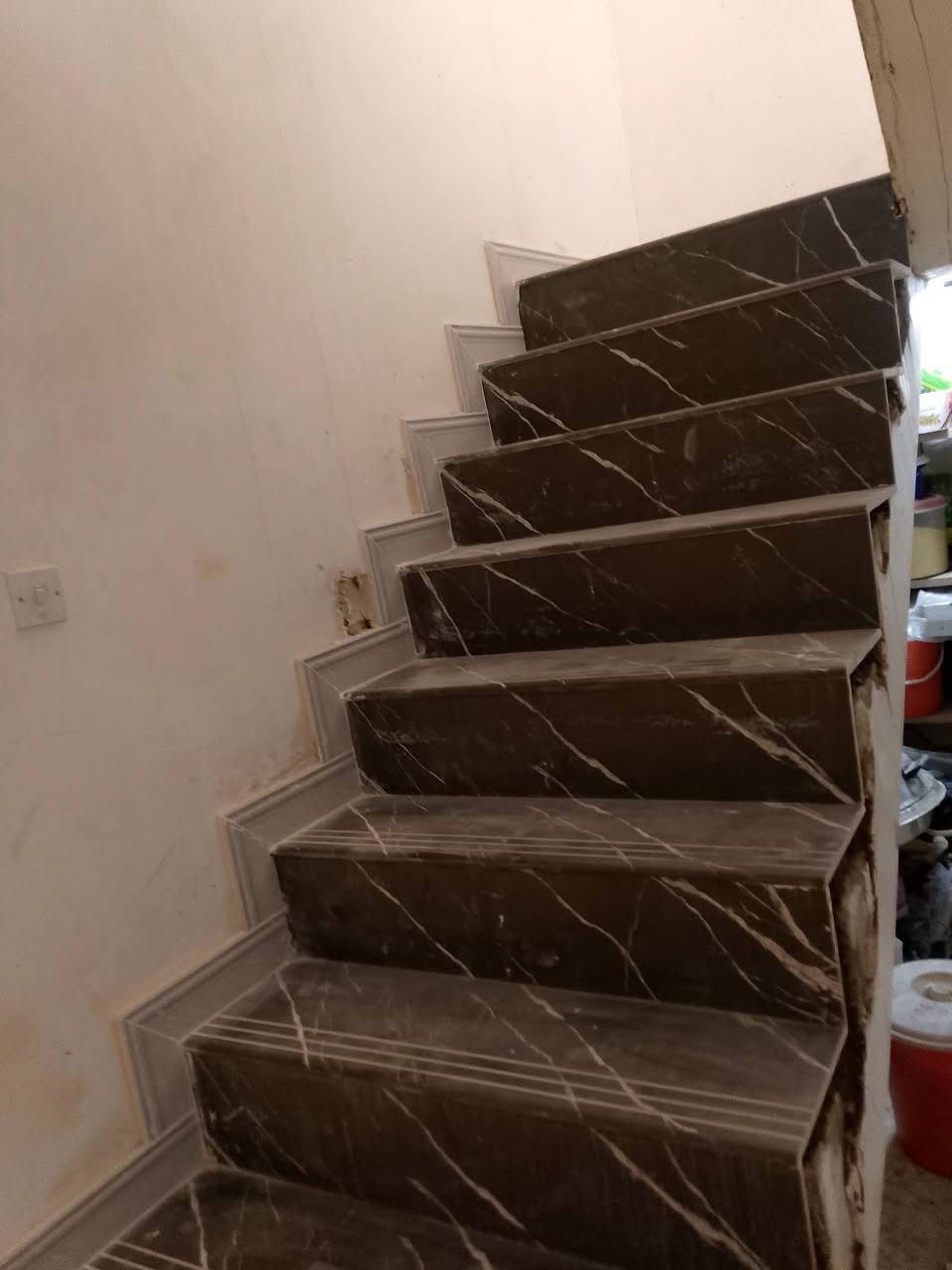 سلام عليكوم 
اسطه سراميك جداري وارضي
متفرغ حالين 
مكاني موصل 
***********
***********

