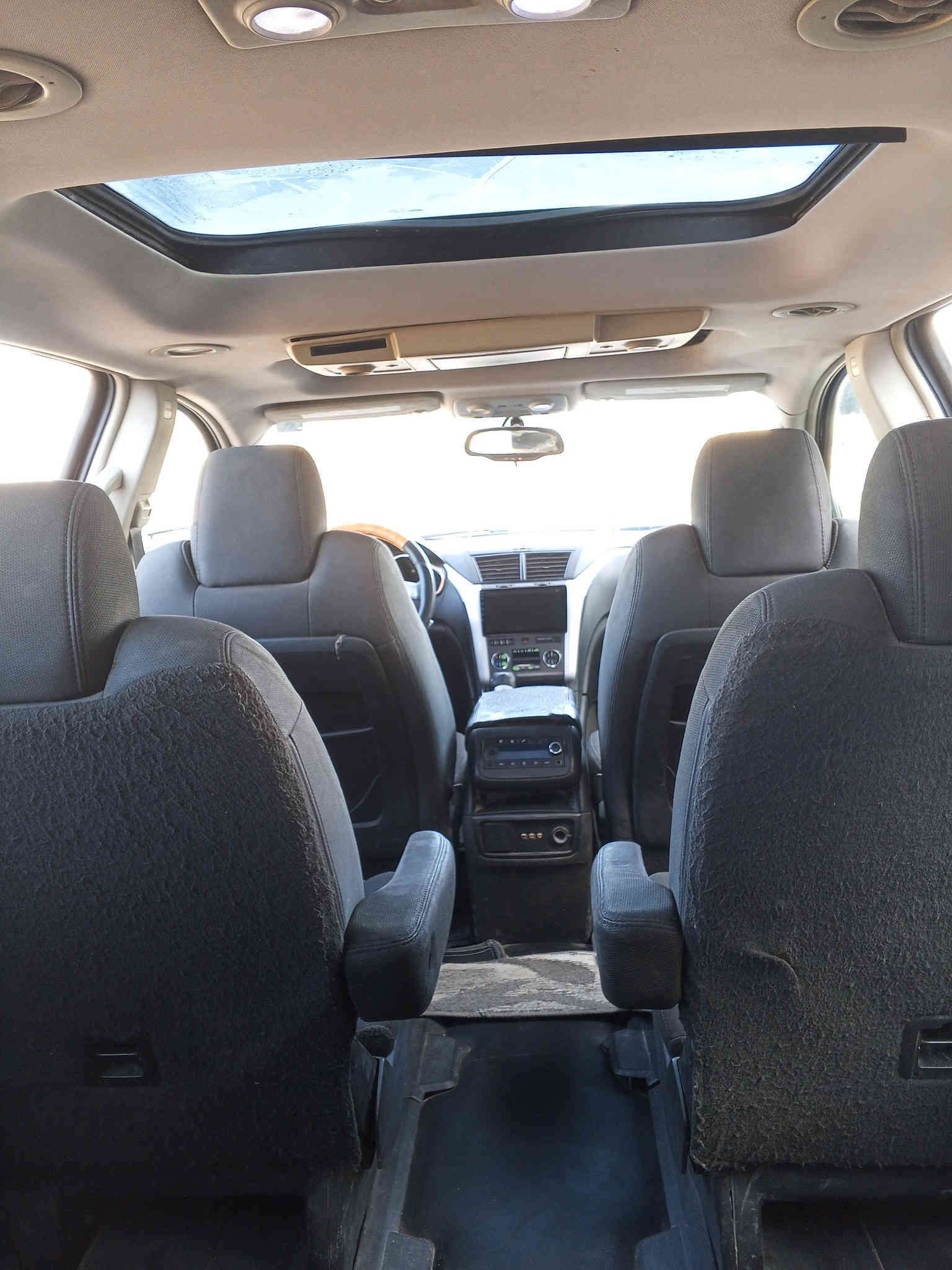 سلام عليكم اللبيع فقط شوفر ليت  ترافس موديل9 كير ومحرك مكفولات تبريد تدفئه كله جاهز تخم تاير جدد حداديه اماميه وخلفيه جديده سياره جاهزه من كلشي شرط الفحص ارقام انكليزي سنويه ال30 مشروع وطني سعرها 78 وبيها مجال بسيط *********** اسيا ***********
