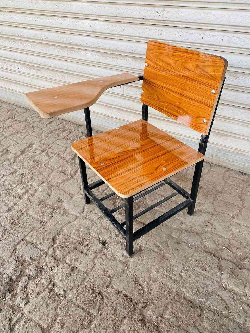 جملة فقط معمل الزهراء لكافة المستلزمات المدرسية والجامعيه والمصاطب والجرابي بانسب الاسعار جميع المحافظات للتواصل على الصفحة او الرقم والواتساب ***********
