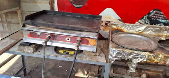 السلام عليكم غراض مطعم للبيع كلهن نضيفات وشغلات عزلت المطعم من ورة العمال ورايد ابيعهن شلع واكو هم بعد غراض مطبخ للاستفسار ***********
