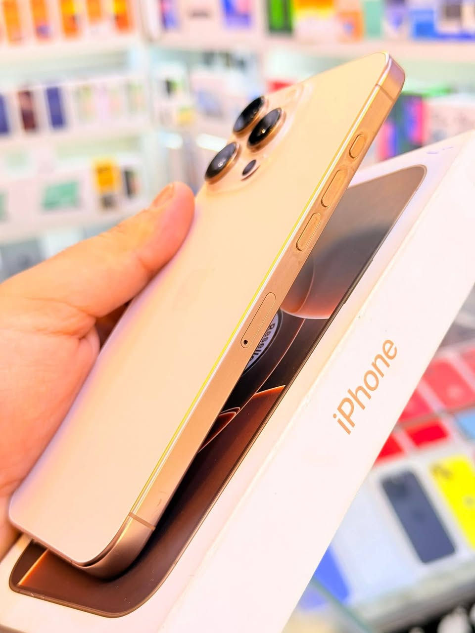 ايفون 16برو ماكس ذاكره 256بطاريه 100‎%‎جهاز اخو جديد زلغ واحد مابي وتر بروف جهاز بمعنه كلامه نضيف هوه جديد سوه عربي شرق اوسط اصلي ضمان ماستر لا مفتوح ولا مصلح ملحقات كامله لوان مميز 
لتواصل خاص او واتساب ***********
