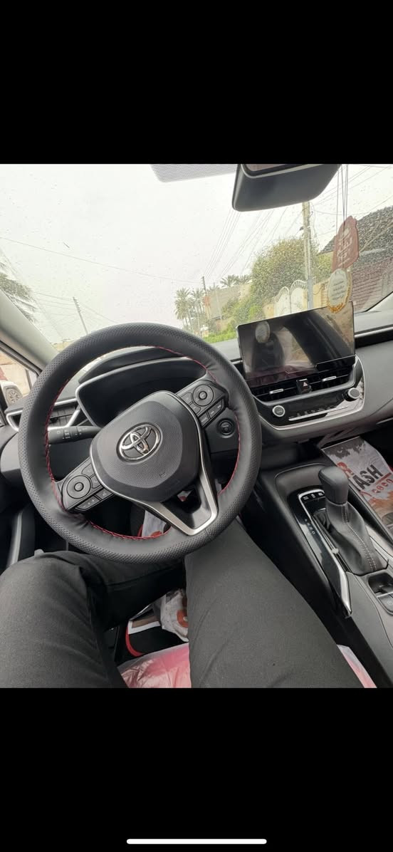 كورلا هايبرد ٢٠٢٤ شكل الامريكي ليفين ماشيه ٧ الاف كيلو بعده جديده مكفوله كفاله عامه  من كلشي  داخل جلد احمر رقم بغداد بسمي سعره ١٥٧ ورقه وبيهه مجال بسيط مكاني بغداد المنصور للتواصل ***********
