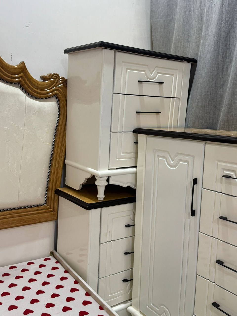 غرفه خشب صاج تفصال تركي سعرها ٢٥٠٠ جديده مامستخدمه صارخمس ايام طلعت من النجار ضيق المكان خلانه نبيعها ***********محمودالاسدي
