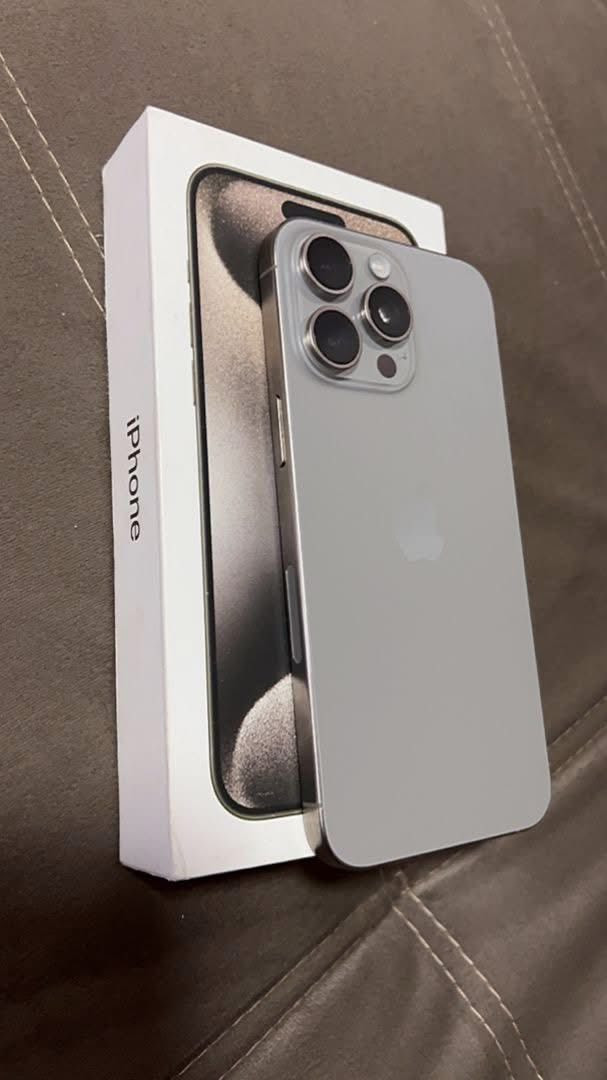 ايفون 15بروماكس ذاكره256بطاريه 86جهاز نضافه 100%سعر مليون لاتصال ***********
