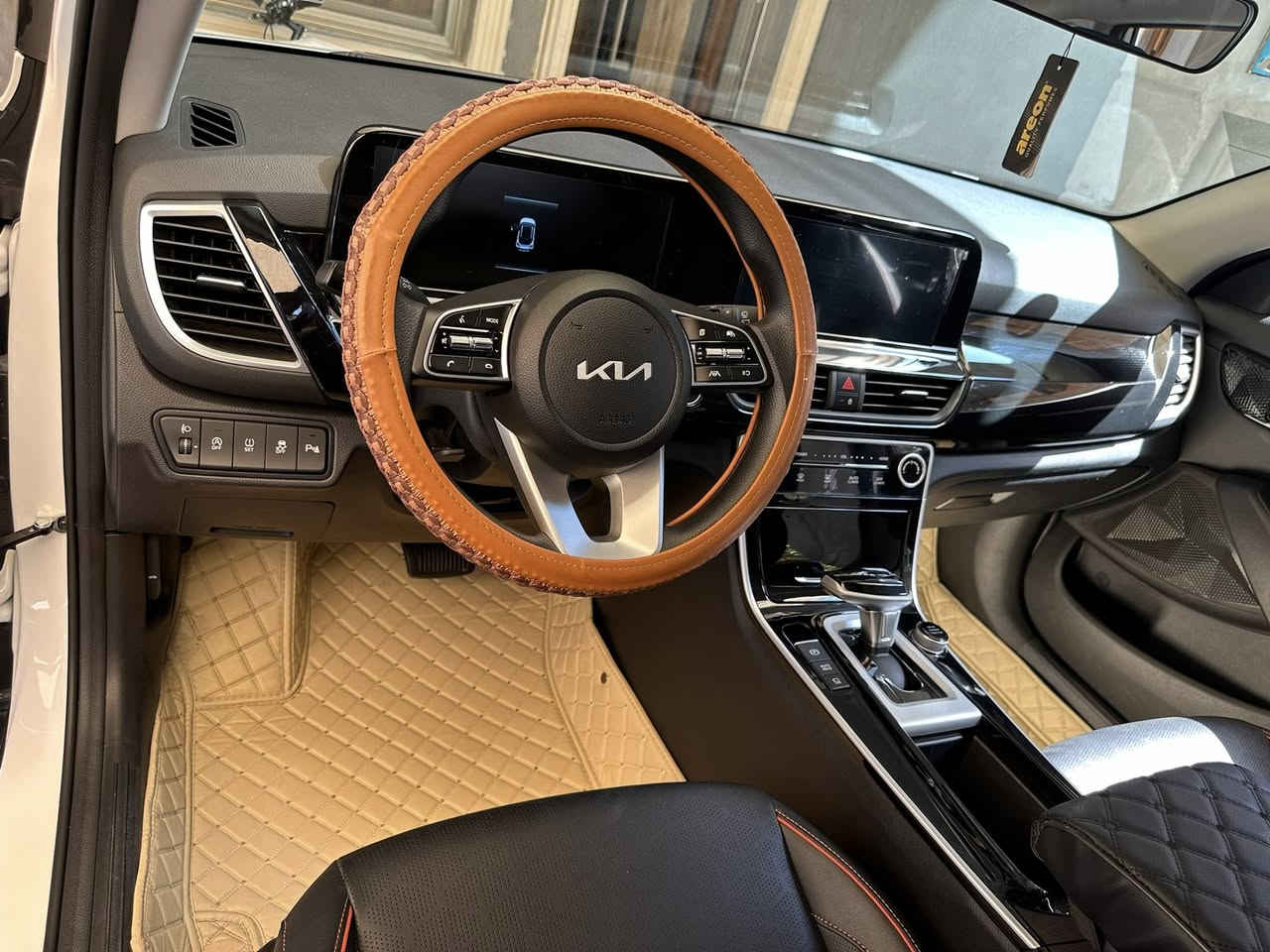 سيلتوس 23 خليجي 1500
رقم بغداد جلد بصمه شاشة لمس كامره خلفية 
بانورما وبعد بيها هواي مواصفات 
ماشية 24 الف 
168$ بيها مجال 
بغداد البياع 
***********
