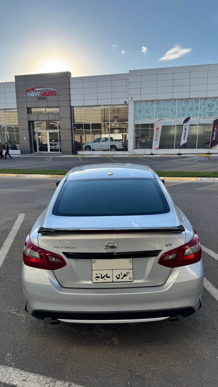 نیسان ئاڵتیما SV 2018  
1N4AL3AP8JC124743 ڕەقەم شاصی
سەیارەکە پێش و پشتی کەپسە
گێڕ ومەکینەی نەکراوەتەوە بە شەرت  
یەک پارچەو یەک پەڵەی بچووک بۆیاخی بە شەرتی ئەوەی ناوگرتنی نەبێت سۆنەرم داناوە
ئێرباگی شانی تەقیووە دانراوەتەوە سیستەمە 
چوار تایەی تازەی لەژێرایە و تەقەو ڕەقەو تەبرید و کارەبایی بەشەرت سەنوی بەسەرچووە بە شەرتی تەحویل و غرامە سعری 115 گەلاو مەجالێکی کەمی تێدایە *********** السليمانية, العراق
