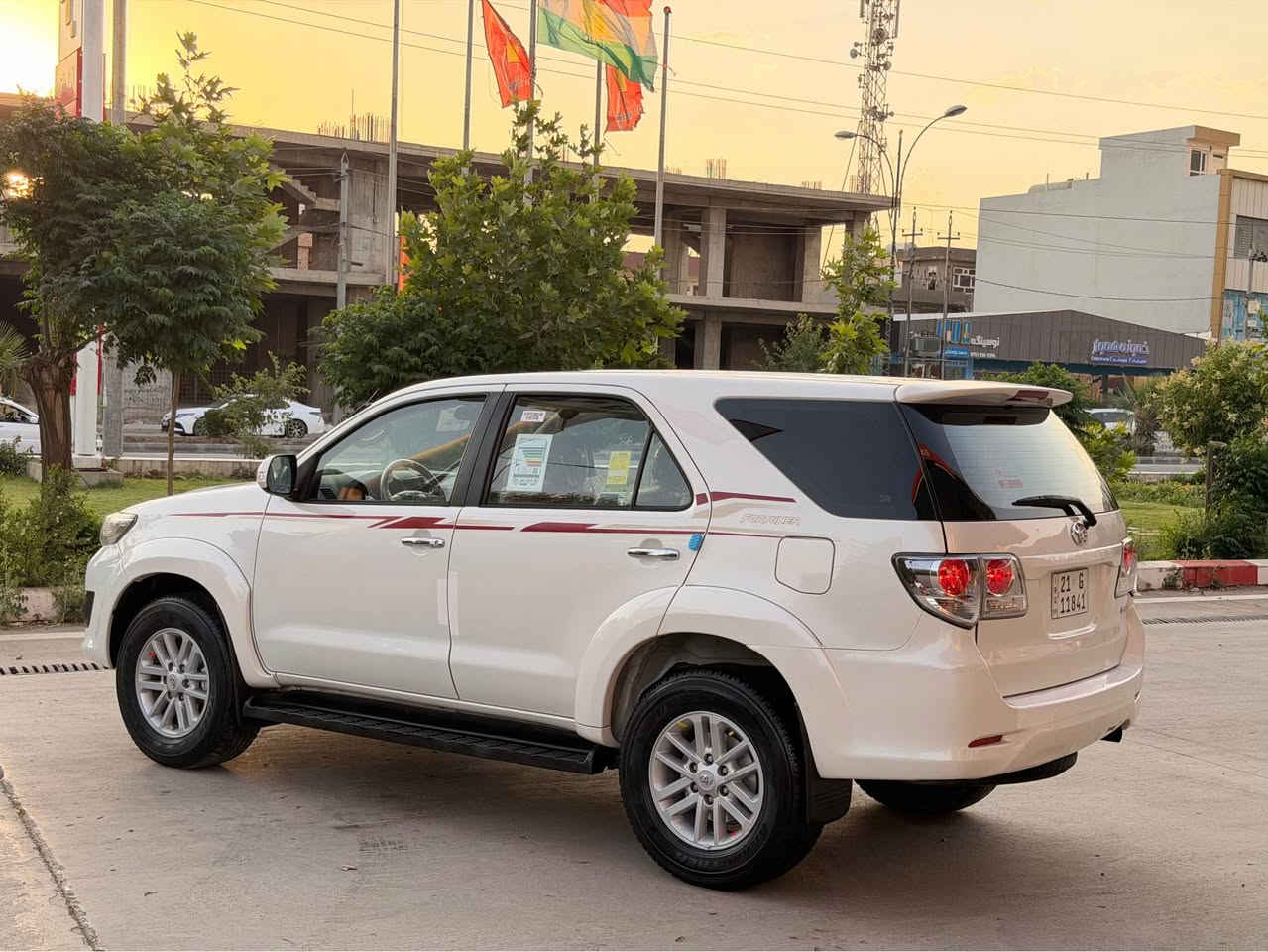 فۆرچێنەر ٢٠١٣ خلیجی 
دەبل ئەکسل شاشە تەبرید مەکەزی ٣ ریز کوشن 
گێرومەکینە نەکراوەتەوە بەشەرت بێ عەیب 
١٣٨ هەزار کم رۆیشتوە 
بی بۆیاخ بێ لێدران 
٢ ساردی بچوکی هەیە پێوەی دیار نیە
سەیارەکە نمونەیە لە جوانی هەموو گیانی بەشەرت 
نرخ ١٨٨ 
شوین/ رانیە 
کۆرەک/   ***********
ئاسیا  /  *********** رانية, السليمانية
