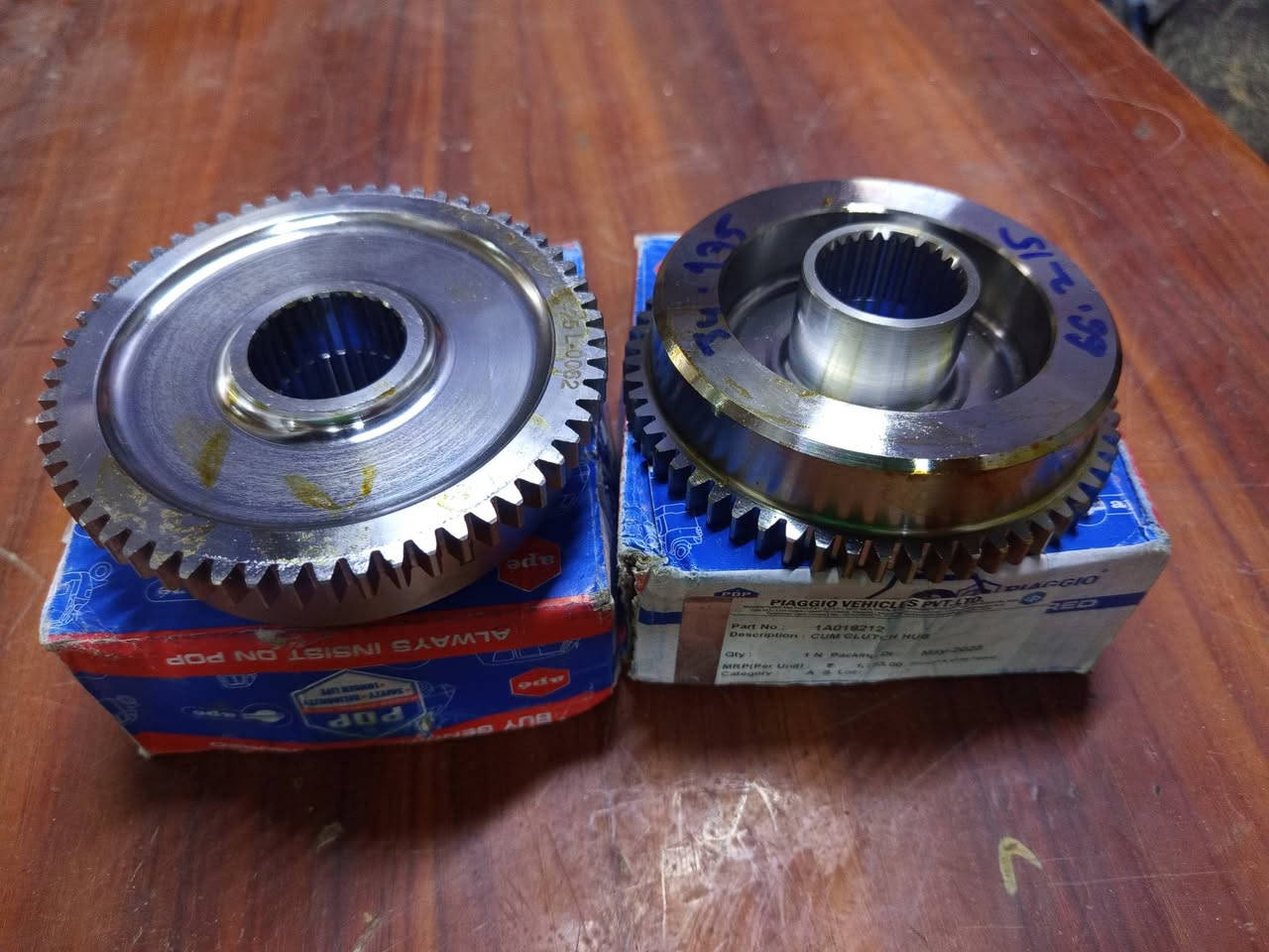 السلام عليكم ورحمه الله وبركاته 
يعلن مجمع نمبر وان1
......(توفير توفير توفير )....   
قطع غيار تكتك بياجو🛺🛺
اسعار تنافسيه 
الموقع 📍: البصره حي الزيتون (شارع الزيتون الرئيسي)
متتوفر توصيل جميع محافظات العراق 🇮🇶
تواصل واتساب :
***********
***********
