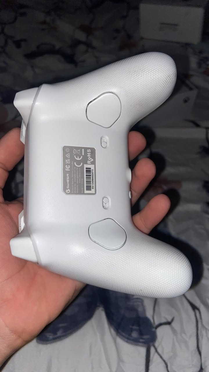 السلام عليكم 
XBOX SERIES S.  
للبيع
جهاز نضيف ما مفتوح 
جهاز سريع و سلس بل العاب 
مساحته  512GB SSD
120 FPS 4K 
تجي وياه يده وحده احترافيه GAMESIR G7 se
و تجي وياه واير الطاقه و واير الـHDMI
جهاز قوي و تجي وياه حساب بي GTA5
السعر 350 الف  او مراوس ببلي 5
*********** موجود واتساب
بغداد حي الجهاد الظباط
