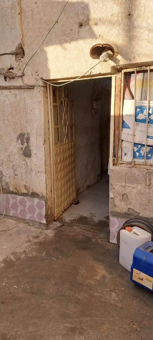 السلام عليكم ورحمه الله وبركاته الدار للبيع العنوان الضجريه المساحه 140 بصف الركن مقابيل المتنزه السعر 70 مع المجال  اقرب نطقه دالهه حسينيه عبدالله الرضيع رقم صاحب الدار *********** التواصل مع صاحب الدار
