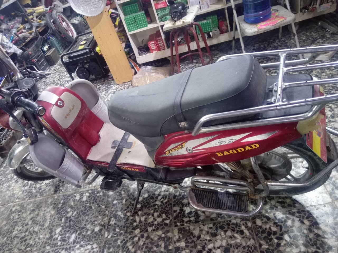 دراجتين للبيع
الهارلي جاهزه نضيفه سعرها400وبيها مجال 
و البيضه نضيفه حيل كلها شغاله بطاريات ليثيوم سعرها400وبيها مجال مكاني بغداد ابو اغريب بلحصوه 
***********واتساب
***********اتصال
