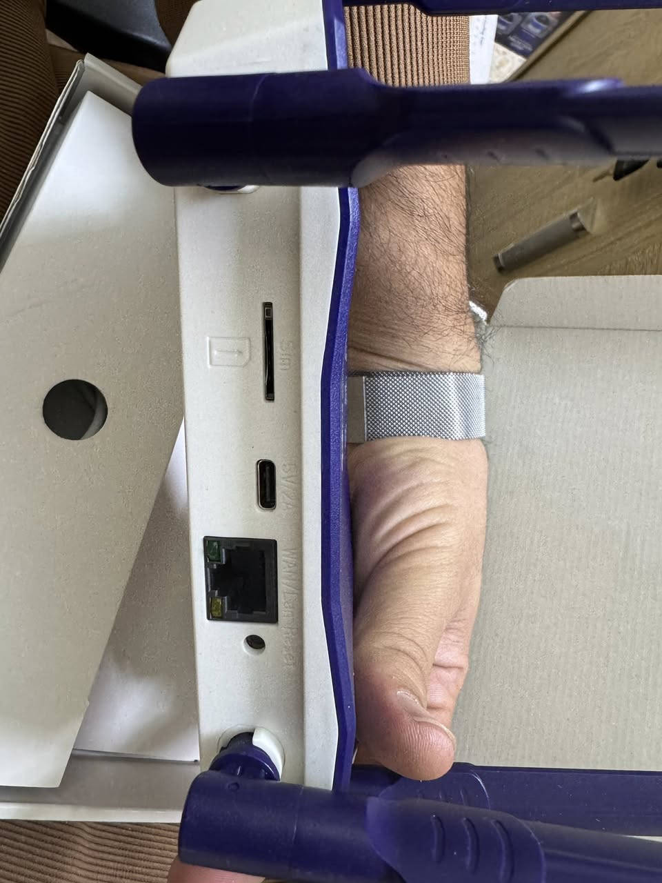 يدعم شريحة sim سيم كارد
ويشتغل عالتايبسي


**إذا كنت صاحب هذا الإعلان وتريد حذفه لأي سبب، رجاءا أرسل رسالة إلى الدعم الفني**