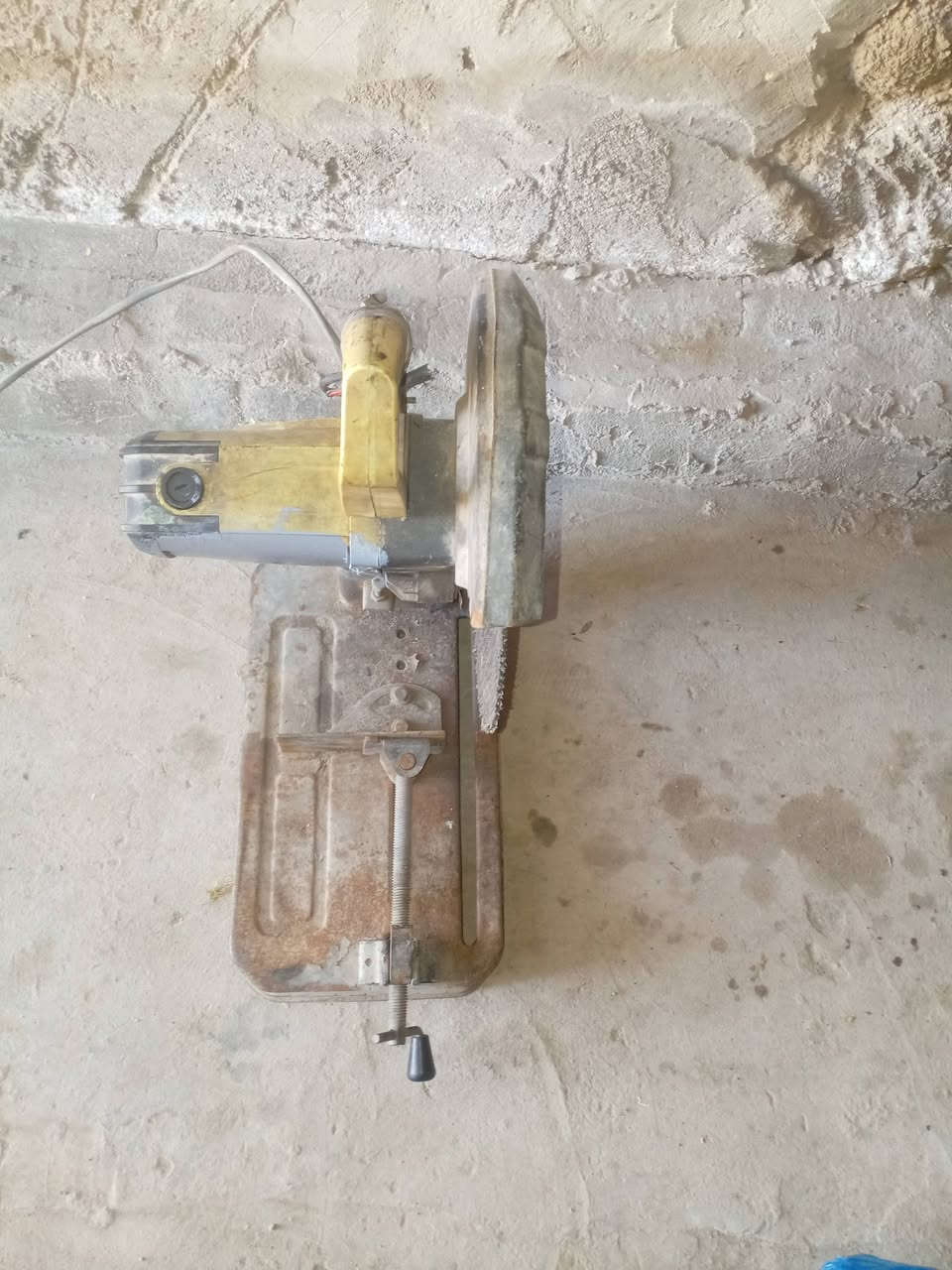 كتر حديد للبيع سعره 50 قضاء الشاميه حل عسكري الشرقي وهذا رقمي ***********
