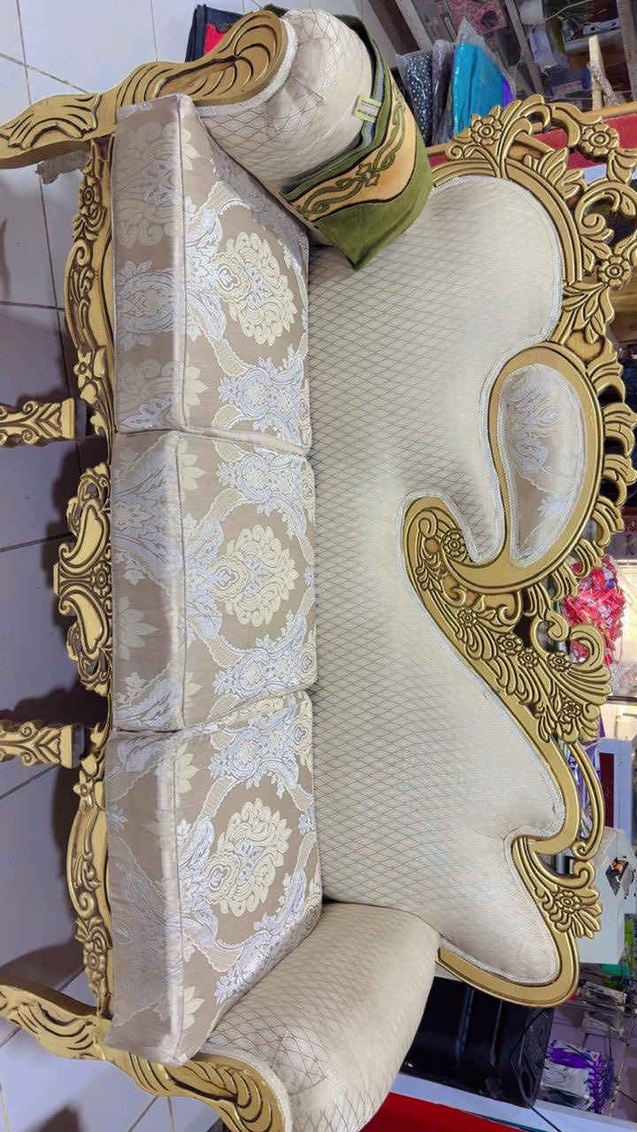 السلام عليكم تخم للبيع مستخدم شي قليل
السعر ٣٥٠ وبي مجال عنوان حي المهندسين 
***********
