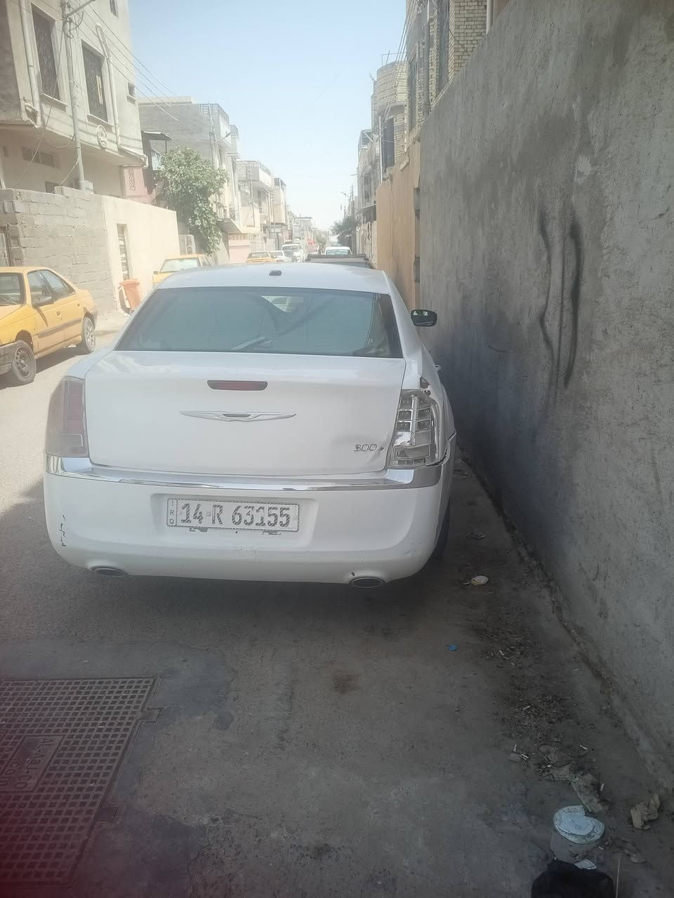 اوباما 2012  مبدل فقط باب خلفي وصبغ فوق جامه الاماميه وبيها ضربه بالبك لايت الخلفي موضح بالصوره محرك 3600 سعر155.  اتصال ***********
