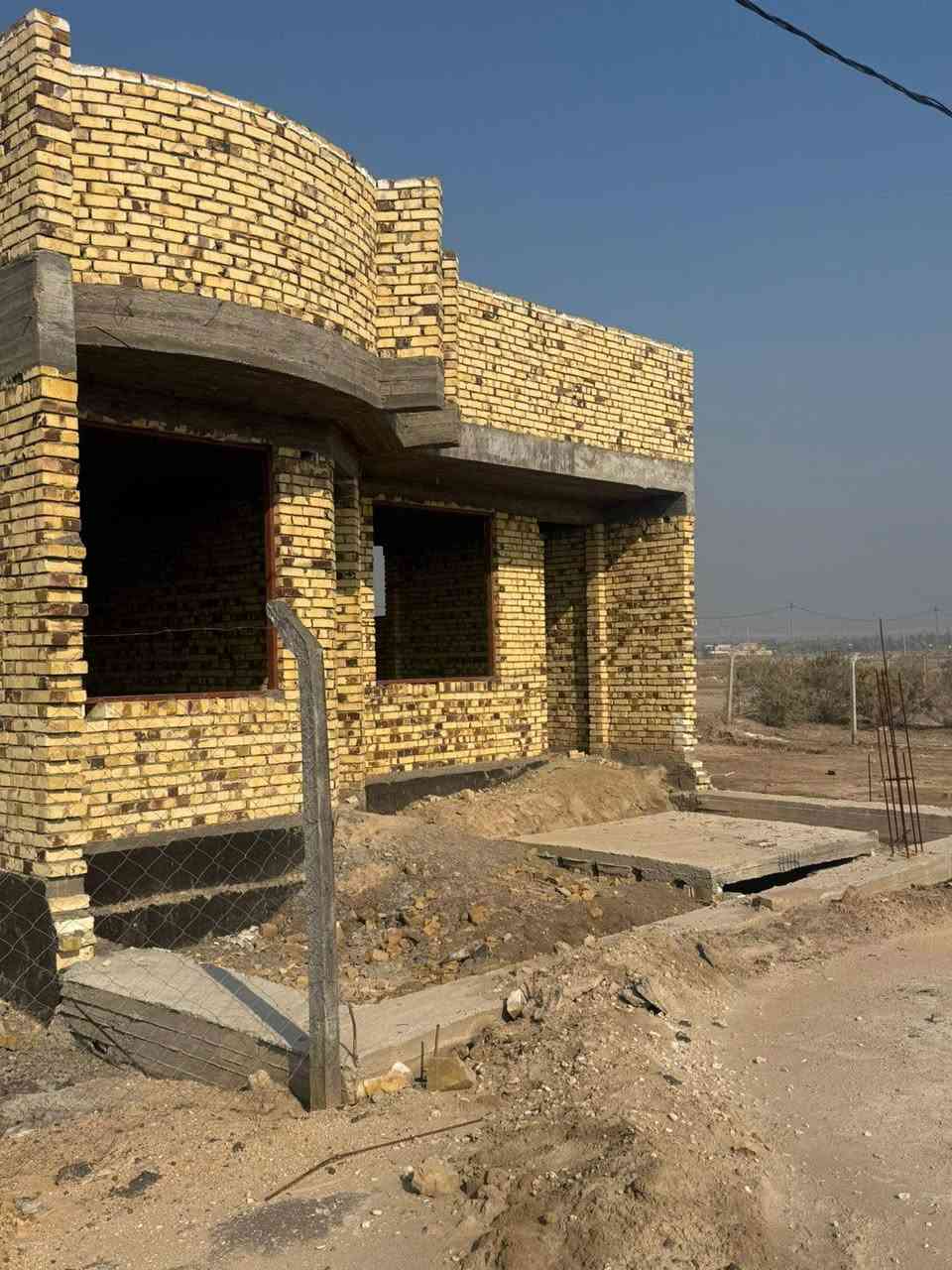 هيكل 200 متر للبيع مجمع الاتحاد حله مفرق البونافع تبليط كهرباء طابو زراعي سند 25 منطقه سكنيه السعر 68 مليون *********** المهندس محمد الريس للعقار
