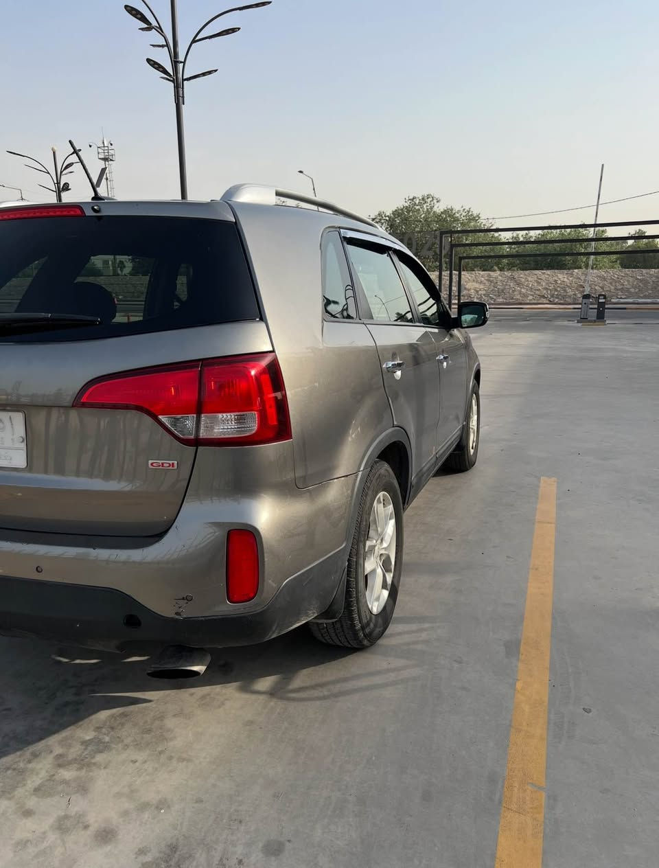 السلام عليكم 
كيا سورنتو 2014 وارد امريكي
رقم بغداد بأسمي 
المواصفات 
شاشة لمس صغيرة 
كشنات وارضية جلد
كامرة خلفية
بردات خلفية
تحكمات ستيرن
تدفئة بالكراسي
اشاير بالمري 
لايتات لد
حساسات
محرك 2400 
5 راكب 
تايرات جديدة
باتري جديد 
صدر امامي وخلفي جديد 
يدات نيكل 
حادثها ضربة خفيفة بالصندوق 
+هنا صار بيها بارد بحافة الباب الخلف السائق
تحويل ثاني يوم
*********** موجود اتصال او واتساب
السعر 180 ورقة وبيها مجال بغداد, العراق
