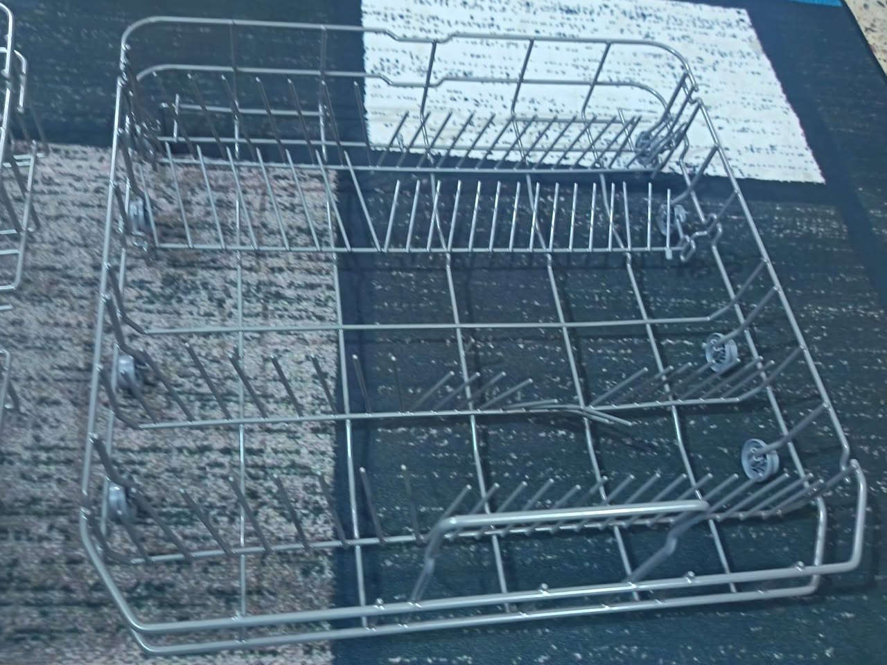 سلات للبيع جديده مال غساله هايسنس عدد 2 قيم وأخذ ***********
