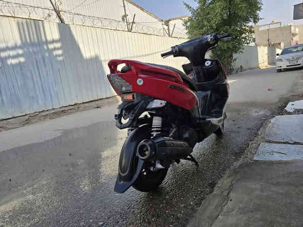 تحية طيبة
GTR حديث 2010
لون احمر سعة خزان الوقود 6لتر سعة المكينة 125CC
دراجة كفالة عامة من المكينة والكفر التجاري علة حطة الرمبة كلجات بلادي ادامة كل شهر اني بأيدي اشتغلها من جويتر ونوزل وفتلر شوته بلادي دهن جنت ادير امزويل حولت عل لوكي مولي لان الوحيد المناسب لدراجات السكوتر 4T 
محرك 4 ولفات بانزين ادير من محطة عشق بغداد المحسن مال كربلاء دراجة هيه تسولف ميحتاج احجي 
ضررها فقط كفر امامي فطر بالبرغي الجبير الي بالوسط واني صلحته بأيدي فايبر كلاس وممبين سويته
مكينة لا نضوح لا تبخير كهربائياته كلها شغالة وتجيب فيترية بكد عين الشمس تفحص واسويلك مكاتبة وتتوكل على الله 
دراجة ماشية 27 الف ودهن ابدلة كل 1000 
دراجة رايدها بواحد و250 والشراي يشلع عيوني بس فدوة مو شراي لا تجي تكسر بحلالي لان اني اعرف بدراجتي ومنزلها من الرمبة بواحد و 450 جنيتها وما وكفتني فد يوم 

رحمة لوالديك رحمة لأجدادك رحمة لعائلتك رحمة للكائنات مو شراي لا توصلني 
رقمي ***********
مكاني بغداد اعظمية
