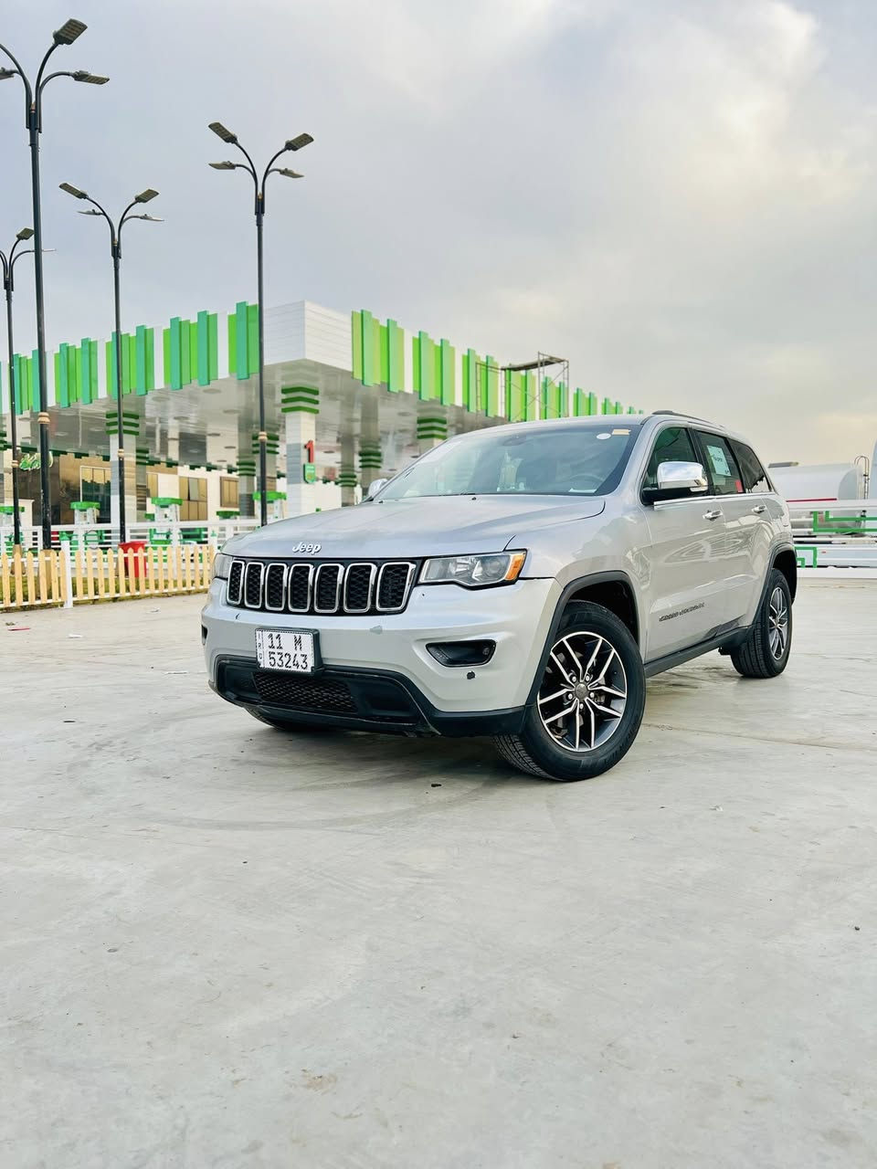 السلام عليكم
جيب موديل 2019 لمتد فول عدا الفتحة
 بيها ٣ قطع صبغ جاملغ وبنيد وصبغ ربع جاملغ خلفي اثر شخط 
سيارة جاهزة من كلشي 
للاستفسار ***********  
مكاني بغداد حي اور
