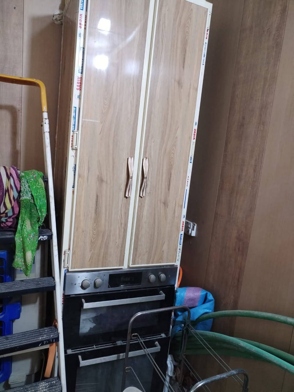 غراض منزل للبيع
التخامه..سعر الواحد ب٢٠٠
الكاونتر.. كله مرمر السعر ب مليون وبي مجال 
غرفة الخشاب.. مليونين وبيه مجال 
***********
