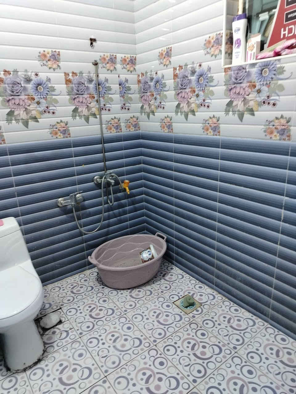 السلام عليكم بيت لبيع طابو صرف المساحه 100 متر شرك 5 ،،،،20: يتكون من غرفه وصاله ومطبخ وحمام ومنور بدون استقبال وبي ساحه بيت نظيف وتبليط ومنطقه هادئه كلش وكل الخدمات العنوان مقابيل حايط الزراعه حي اللبان او حي الموظفين السعر التصال ع الرقم
استفسار ع ***********
