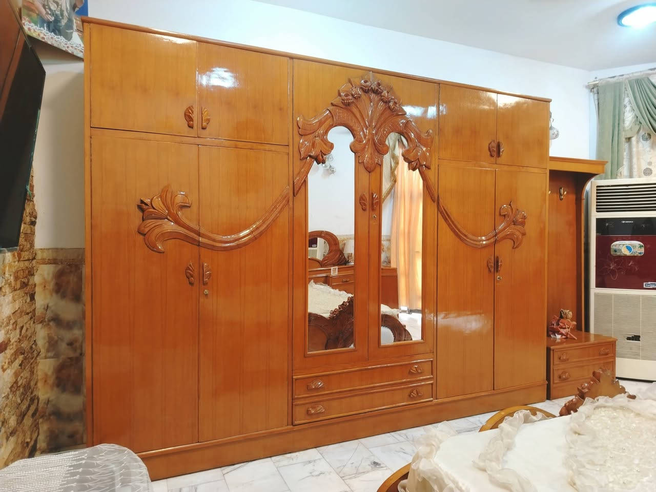 غرفة نوم تسكام بورمي نقش صاج داخل وخارج شغل ثقيل ضهر جرجوبه خمسه ملم استعمال قليل مابيها اي ضرر مكفوله من الشخط تكمه الواقع احله من الصور العنوان  حلة حي الجزائر ***********.   ***********

