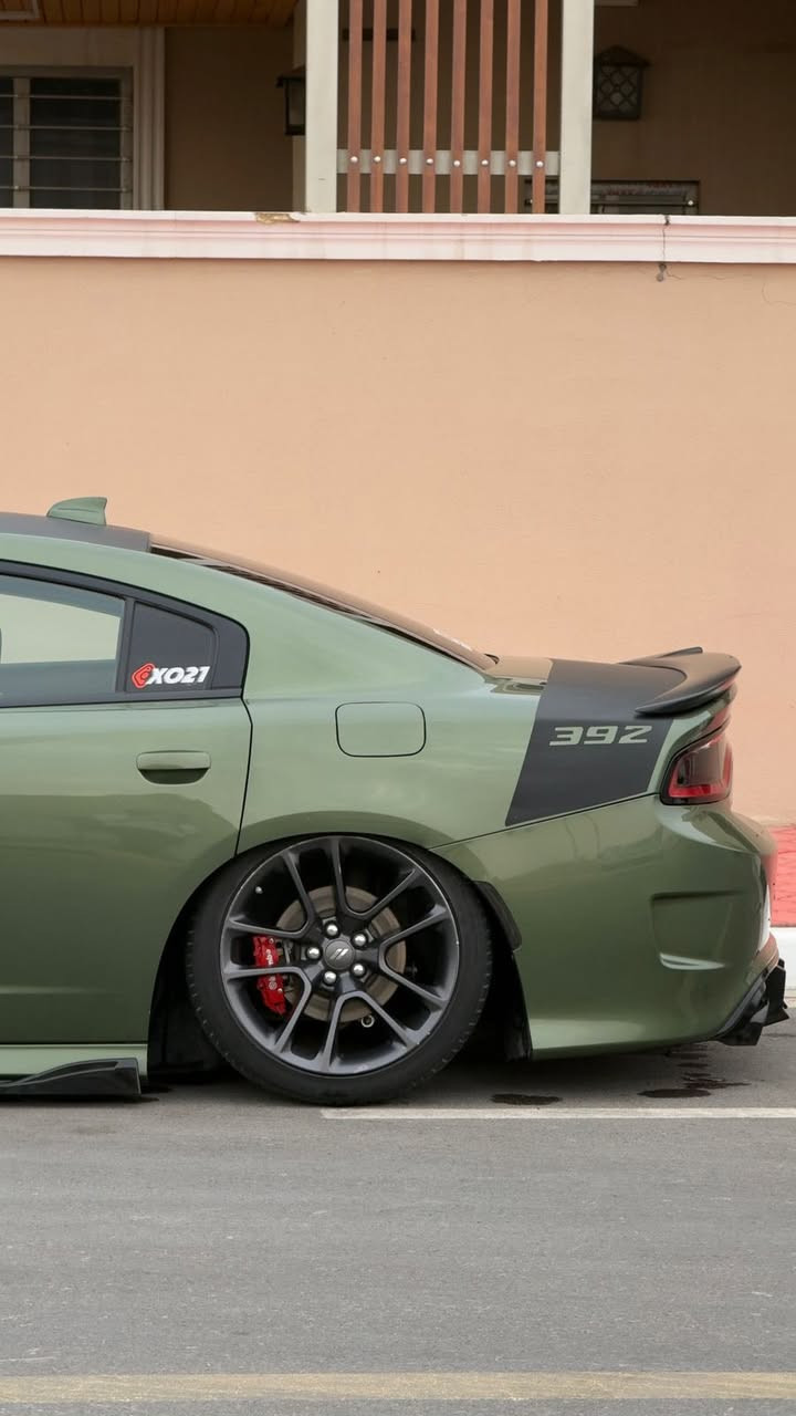 جارجر rt 2022 ٥٧٠٠
زيتونيه 
تحكم ستيرن 
شاشة كبيره كاربلاي
كشن السايق تحكم كهربائي
حساسات خلفيه
ويل قياس ٢٠ انج
تشغيل عن بعد
كروز سرعه
كامره خلفيه

حادثهه بنيد ونص الجاملغ الايمن 
عليهه برمجه حلوه + طلقات
عليهه تفريغ كزوز (الصوت رعب) 
بوابات كزوز
طخم تاير جديد
جناح خلفي
جوبلس s2
دركه rpm
اكسل srt 3.9 موديل 2021
كاتشكان
كت لحاية كامل جديد
ستريس +كفرات محرك 
شوته موبار
سكن دعاميات متغير عالريموت
لد لايت امامي متغير ع الهاتف
لد داخلي متغير ع الهاتف
سقف روز رايز متغير ع الهاتف

 وبيها مجال قليل 268 $

***********
