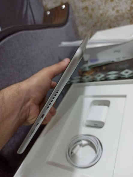 ايباد الجيل التاسع. مكان بغداد مدينه الصدر السعر ٣٠٠
***********
