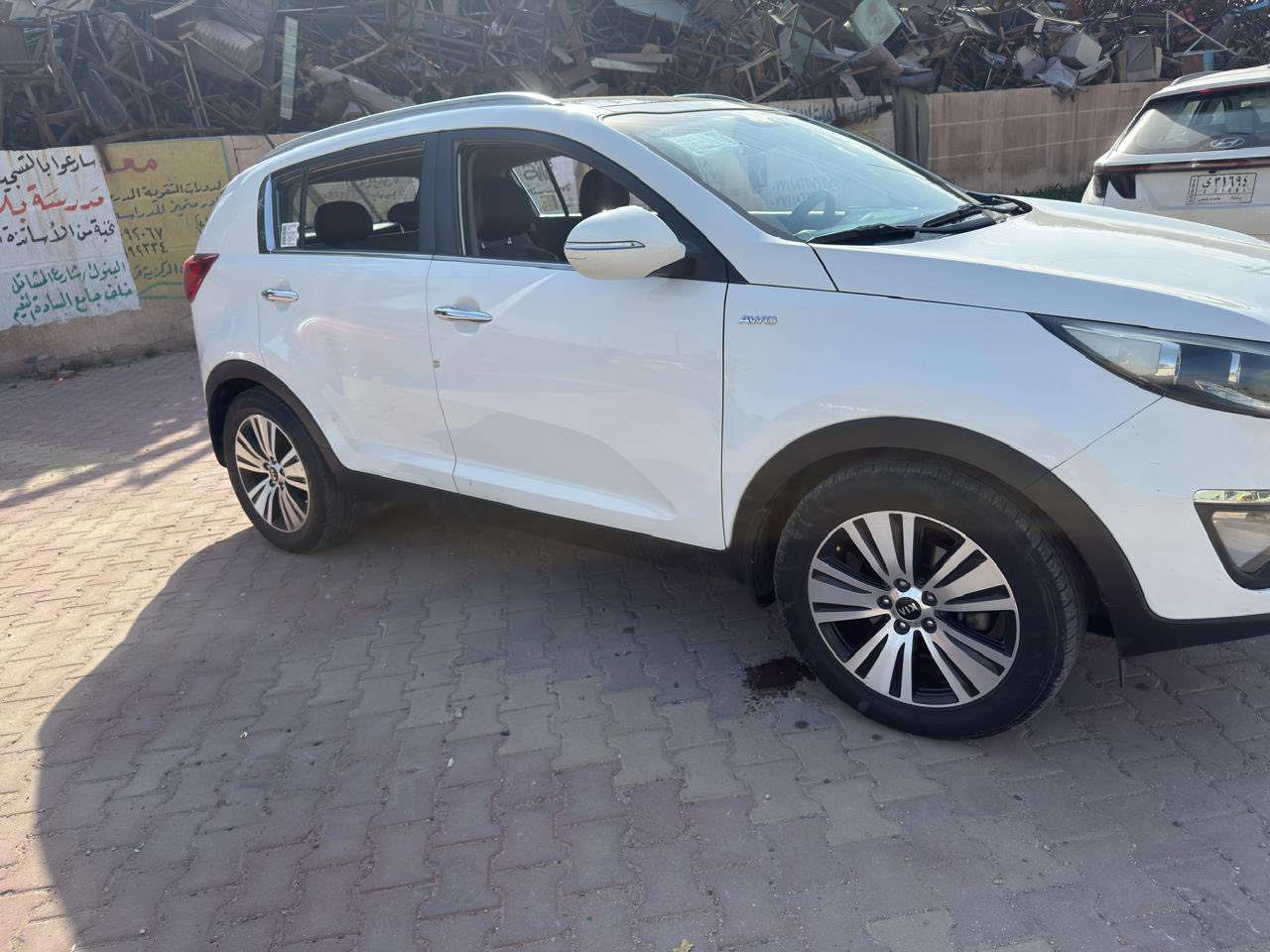 السلام عليكم 
سبورتج 2014 خليجي فول مواصفات
مكينة 2000
سقف بانوراما 
كشنات جلد كهرباء 
تحكمات ستيرن جهتين 
كشنات تدفئة _ تبريد 
بيها بارد فقط سيارة حلوة ونظيفة وبالعافية على ياخذها 
السعر 155 ورقة
مكان السيارة بغداد 
سونار ماعندي اتصل وبيك خير وتدلل 
وهذا رقمي  ‭0770 077 8111‬
