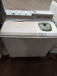 غساله هيتاشي الأصلي الياباني للبيع شرط الشغل و نظافة التواصل على رقم 0...