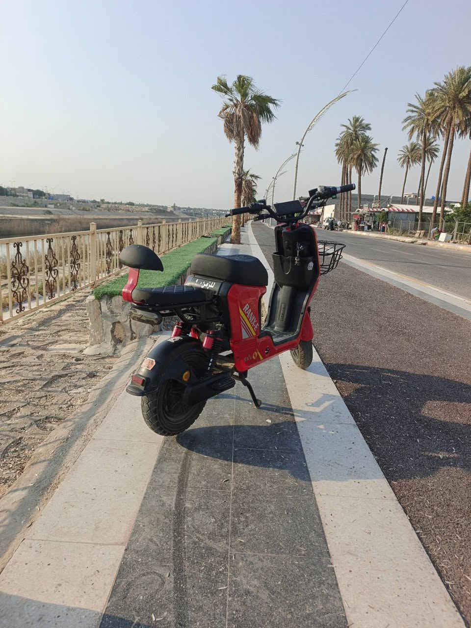دراجه شحن R10 نظيفه فول تزويد و 5بطاريات نضام رجوع للخلف سرعه 70 حقيقي السعر 350وبيه مجال بسيط للاستفسار ***********
