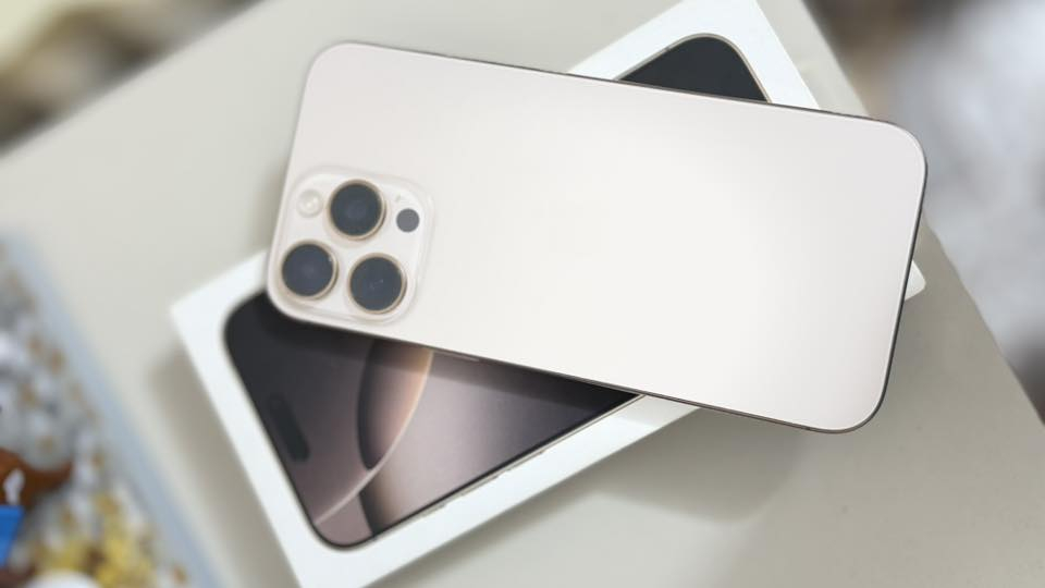 السلام عليكم 16 برو ماكس بطارية 91‎%‎ 
((((🔥🔥ذاكرة 512 ))))✨✨✨🔥
شخص مامشخوط ولا مبدل بي شي الجهاز جدا نضيف كامل ملحقات فقط كيبل مابي وياه كفرة ومخليلة لزكة اصلية مضلل 
سعرة مليون و300 وبي مجال 
مكاني نجف متواجد واتساب ع الرقم ***********
