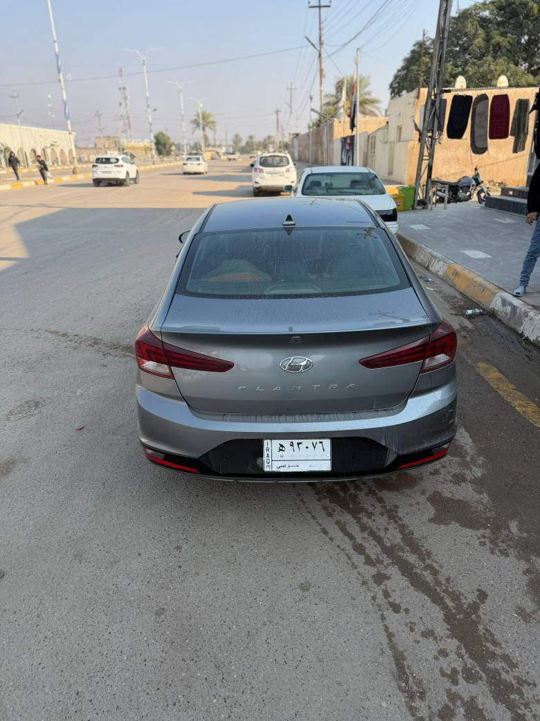 السلام عليكم عندي النترا موديل 2019وارد أمريكي حادثها بس بنيد بدون ايرباك. محرك 2000دوش مواصفاتها رادار تحديد مسار تحكم ستيرن جهتين شاشه جبيره رقم بغداد بأسمي تحويل ثاني يوم صدر امامي خلفي نظيف تبريدها ثلج داخلها جديد سعرها 123وبيها مجال للاستفسار الاتصال *********** بغداد, العراق
