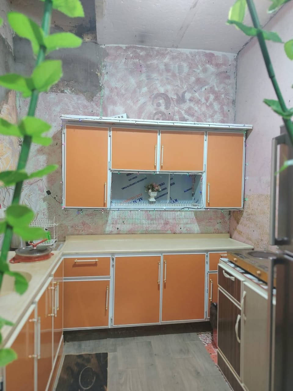 السلام عليكم بيت تجاوز للبيع بي غرفتين وصاله ومطبخ وطارمه وصحيات بصره حي الحسين شارع القاد قرب الحسينيه الزينبيه ولفوج سرايا السلام مكلف بل نشر هذا رقم *********** السعر ١١ وبي مجال
