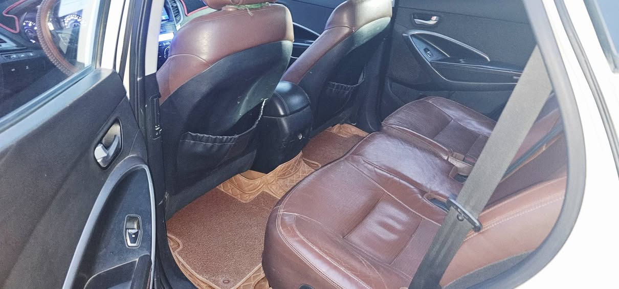 سلام عليكم سنتافي موديل 2013 وأرد خليجي بدون ضرر فقط خشم جاملغ وسونار مرفق السيارة  بسمي تحويل مباشر السيارة فول مواصفات بنرامة بصمة جلد كراسي كهرباء اشاير مري شاشة كامرة خلفيه  تثبيت سرعه مكينة 6 السيارة سبعه راكب العنوان ( الديوانية ) المهناويه 
السعر 164وبيه مجال حق جيه للاستفسار الاتصال على الرقم التالي(***********)
