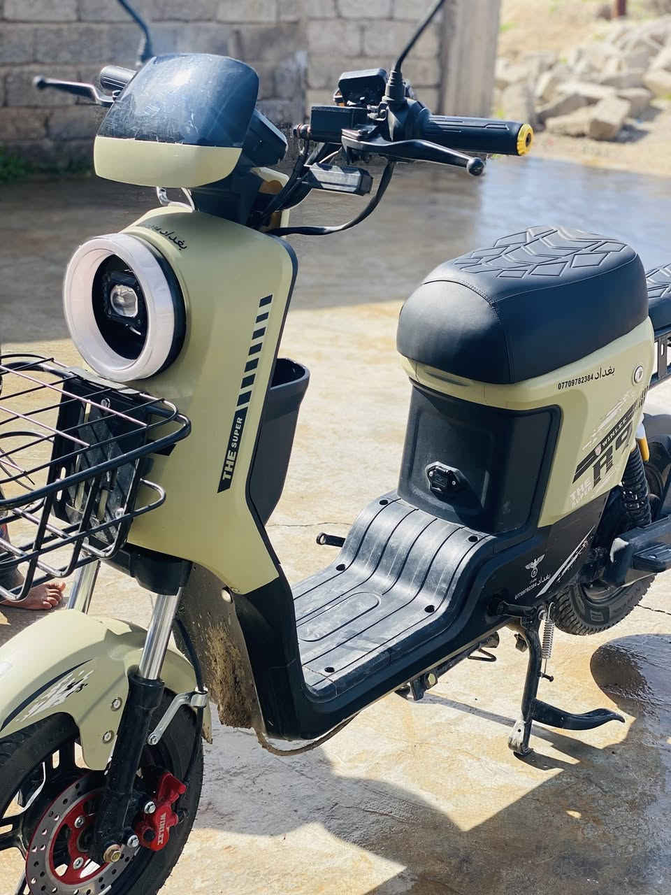 السلام عليكم
موطور R9 للبيع

موديل 2026

 مستخدم اقل اسبوع 

جديد فول نضافه 100٪

كله شغال

ملف 1500

بطاريات 32 

سرعه 109

السعر 575 وبيه مجال 

 

اتصل ***********
