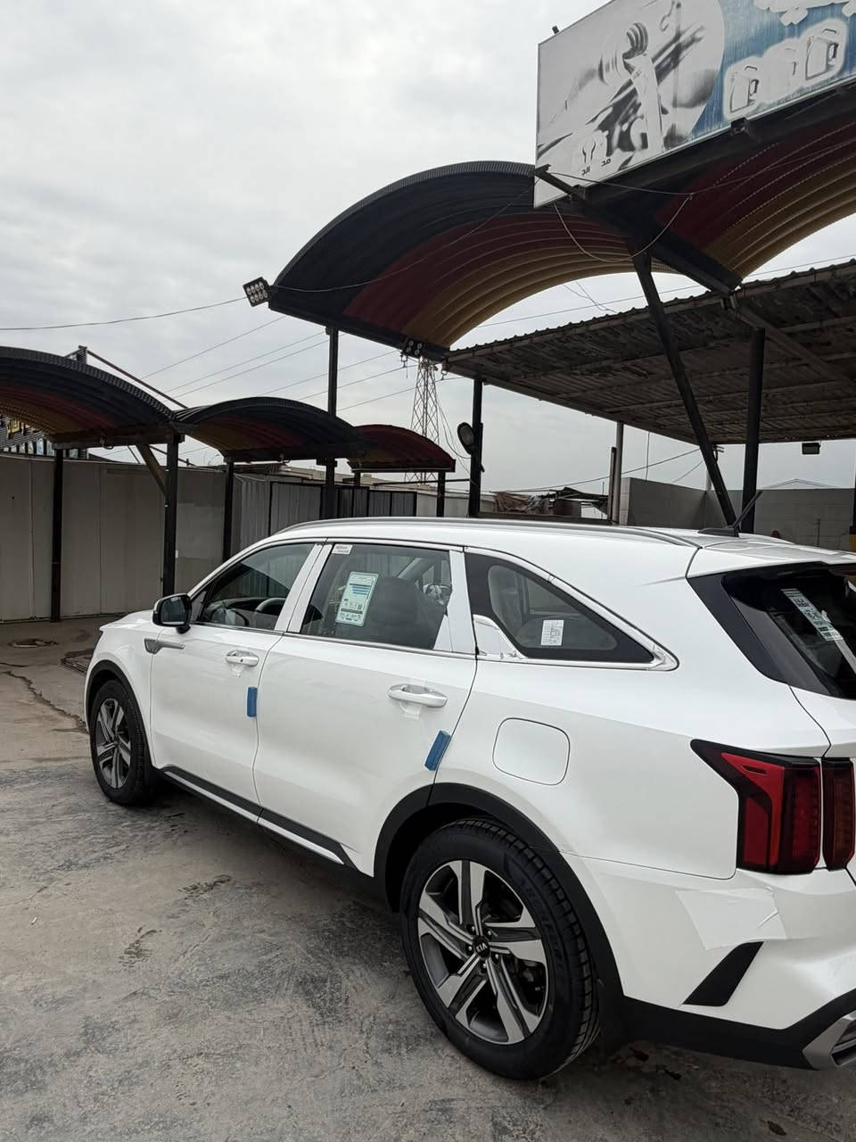 سورنتو للبيع 2021نص فول 4اسلندر رقم اربيل سياره جاهزه ماشيه 80الف مكفوله بيهه بس بارد وسونر بلصور محرك كير مكفول 7راكب سعرهه 228مكان السياره بغداد رقم الهاتف 
***********
